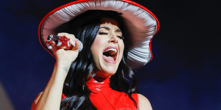 Katy Perry Sparks Robot Comparisons After Video Surfaces Of Bizarre Eye Glitch