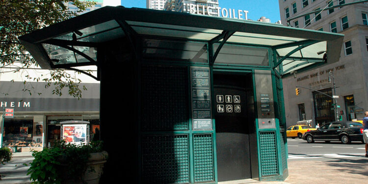 New Yorkers May Get Stuck With 2.4 Million Pounds Of Their Own Poop If Railway Strike Goes Through