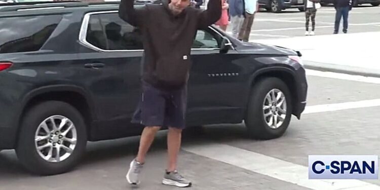 John Fetterman Comes Back to Work, Arrives at Capitol in Gym Attire