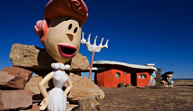 Grunting Girlbosses: Science Mag Says Neanderthal Ladies Hunted While Stay-at-Home Cavemen Sewed