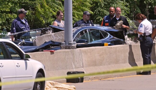 Hoge’s Heroes Sunday: 30 High School Kids Lift Car off Pinned Mom and Baby