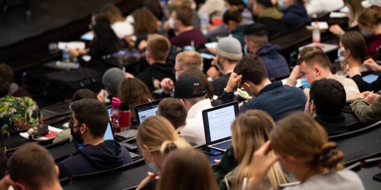 1 Million Fewer Men Attended College Last Year Than A Decade Ago, Data Show