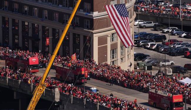 Brave Chiefs Fans Tackle Suspected Parade Shooter in Wild Video, Hold Him Till Cops Arrive – RedState