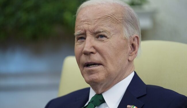 Joe Biden’s Handler Responds to ‘Shoe-Gate,’ Gives Hilariously Shameless ‘Explanation’ – RedState
