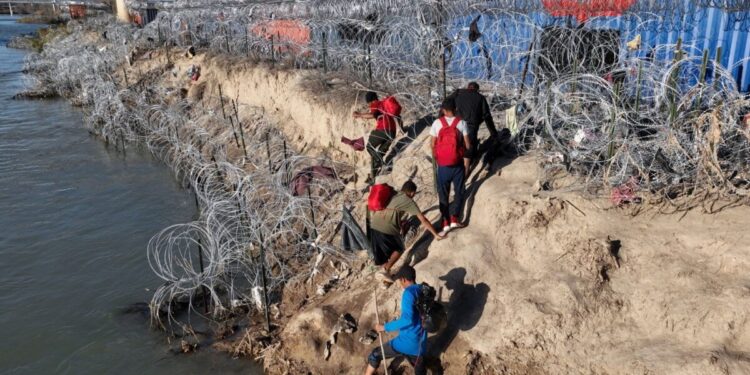 Supreme Court Extends Stay Preventing Texas From Enforcing Immigration Law