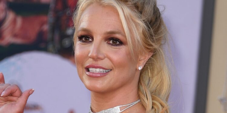 Britney Spears Posts Images Of Injury, Says ‘Paramedics Showed Up’ Following News Of Hotel Altercation
