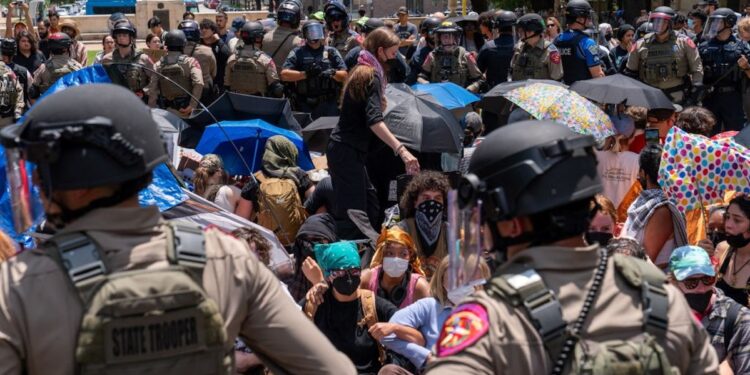 Liberal Faculty Rages At University Of Texas President For Dispersing Protests