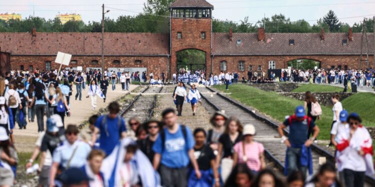 Pro-Hamas Activists Taunt Jews on Holocaust Remembrance Day At Auschwitz
