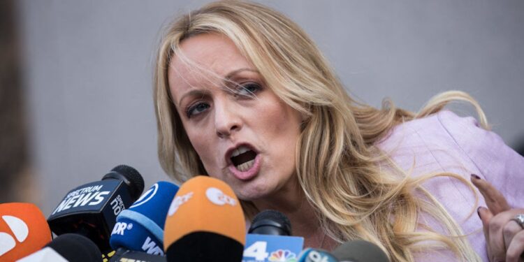 Bill Maher Plays Vid From 2018 Stormy Daniels Interview As Evidence She’s ‘Bad Witness’