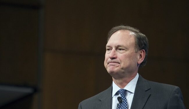 Sens. Durbin, Whitehouse Up Ante With John Roberts on Alito Flag Issue, There Should Be Only One Response – RedState