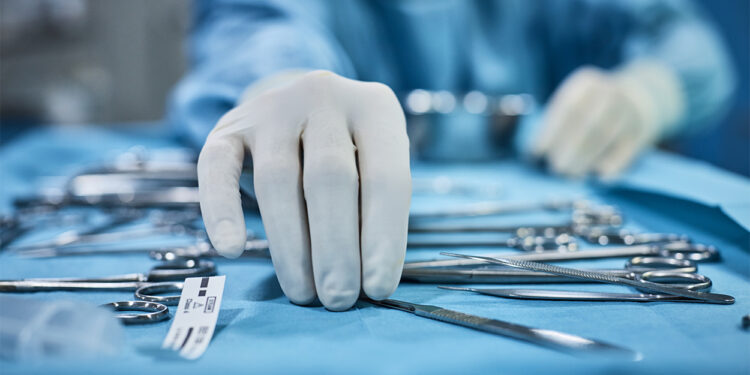 Doctors Urge Medical Orgs to Stop Transitioning Kids