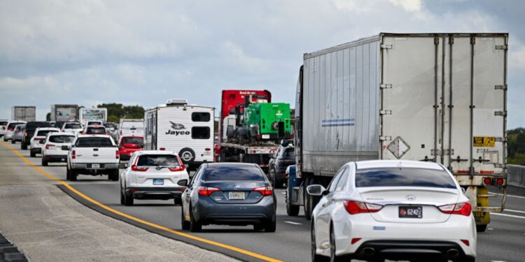 Officials Give Stark Warning To Florida Residents Who Refuse To Evacuate: Write Names On Bodies