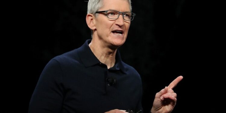Apple’s Tim Cook Donating $1 Million Of His Own Money To Trump Inauguration