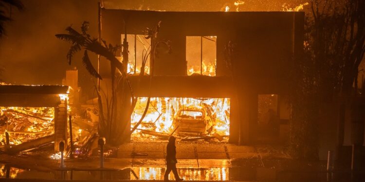LA Fire Budget Cut, Hundreds of Hydrants Stolen Before Fires