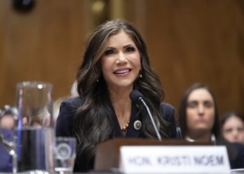 Kristi Noem Films Wild PSA About Illegal Immigration in Front of Tren De Aragua Prisoners – RedState