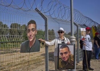 Heartwarming Moment Edan Alexander Is Reunited With His Parents – RedState